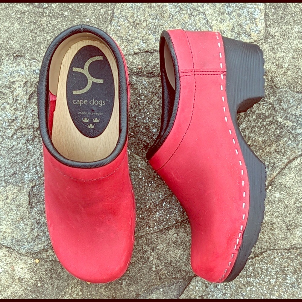 Red clogs